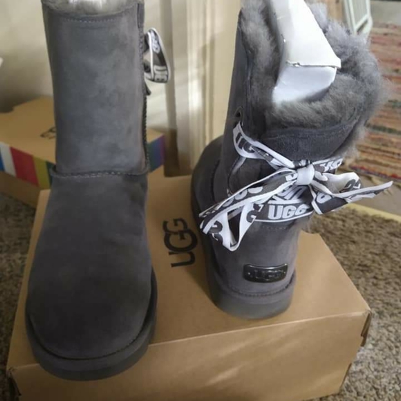 UGG Bailey - Picture 2 of 2